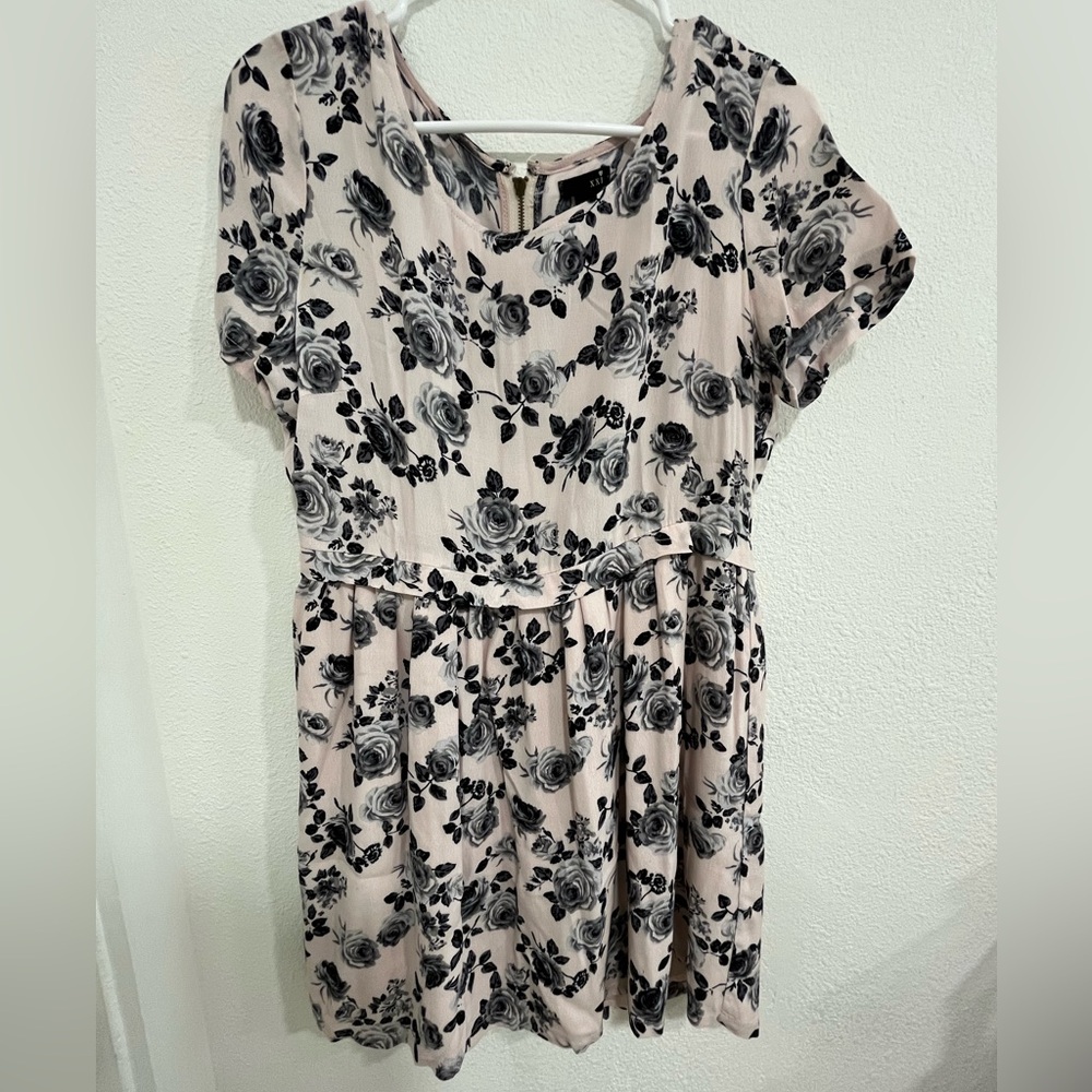 Forever 21 Medium Rose Mini Dress